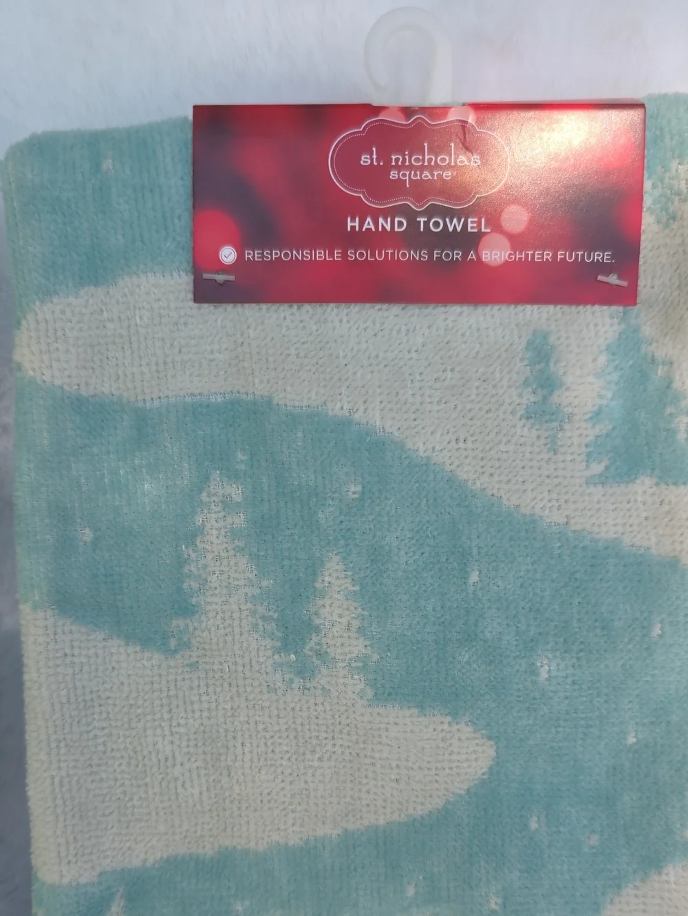 NWT One Christmas Hand Towel 100% Cotton Ice Skating Trees Snow Winter ⛸️❄️🌲